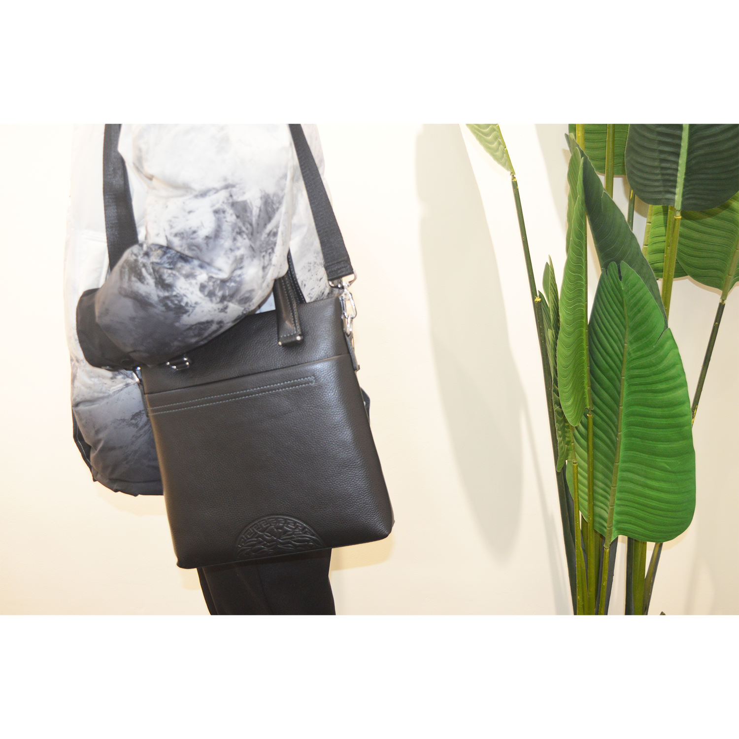 Women Genuine Leather Briefcase Medium Tote Bag Premium Hobo Shoulder Bag Spacious and Versatile Handbag for Daily